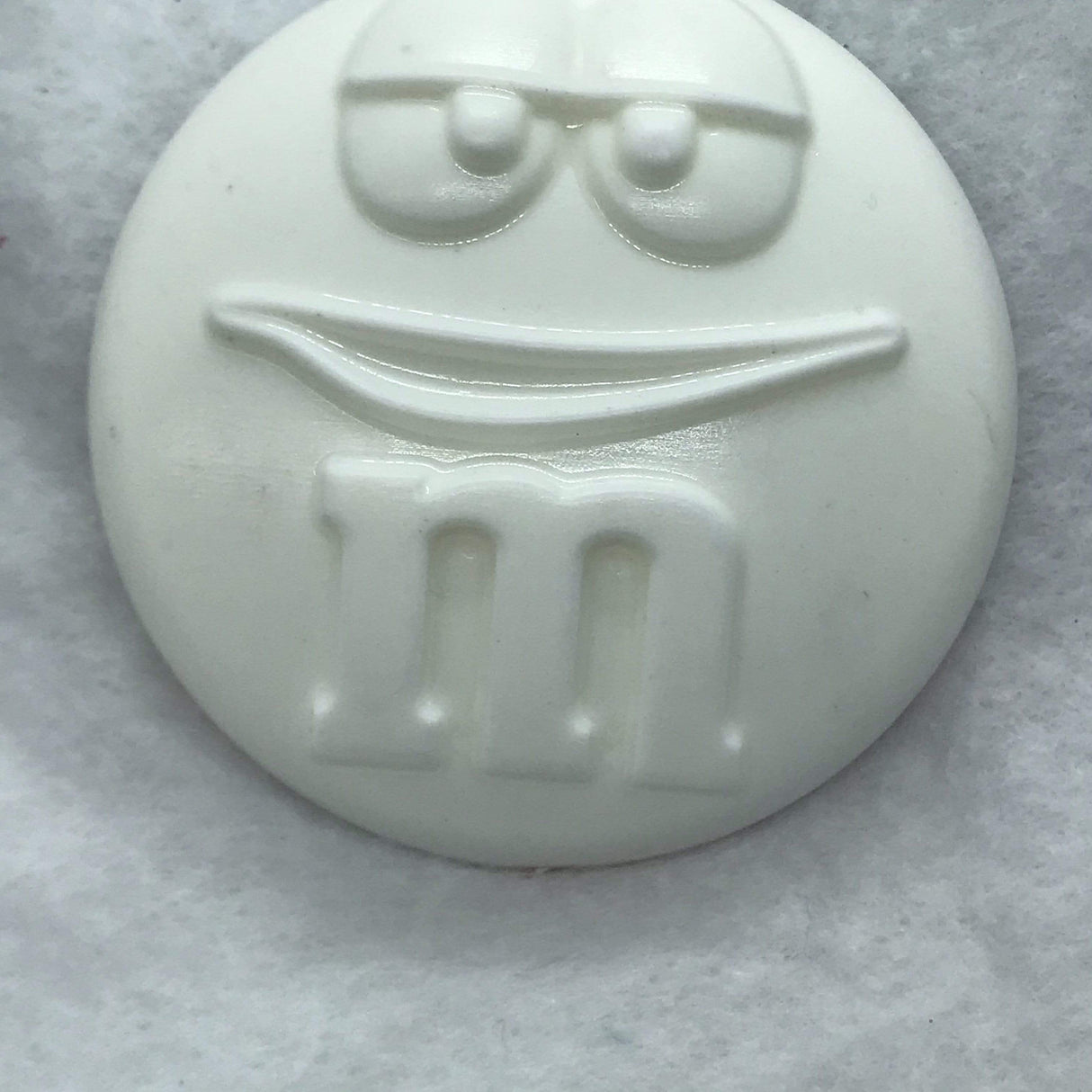 M & M Round Plastic Hand Mold